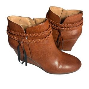 ZBY Wedge Ankle Boots w/Braided Straps and Tassle Sz 8